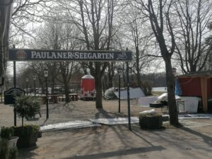Der Paulaner Seegarten am Larlsfelder See